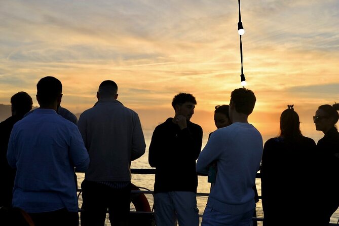 Lisbon: Sunset on board with music & drinks - Practical Tips for Getting the Best Sunset Views