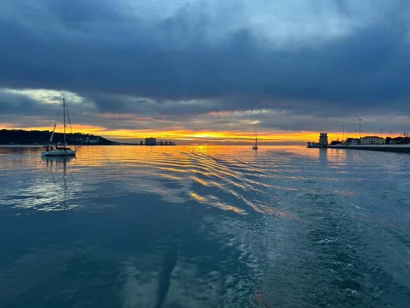Lisbon: Sunset Sailing Boat Tour with Drinks - Key things I’d not miss