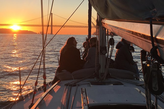 Lisbon Sunset Sailing Tour with White or Rosé Wine and Snacks - Meeting at Izanagi and what your first 30 minutes should feel like
