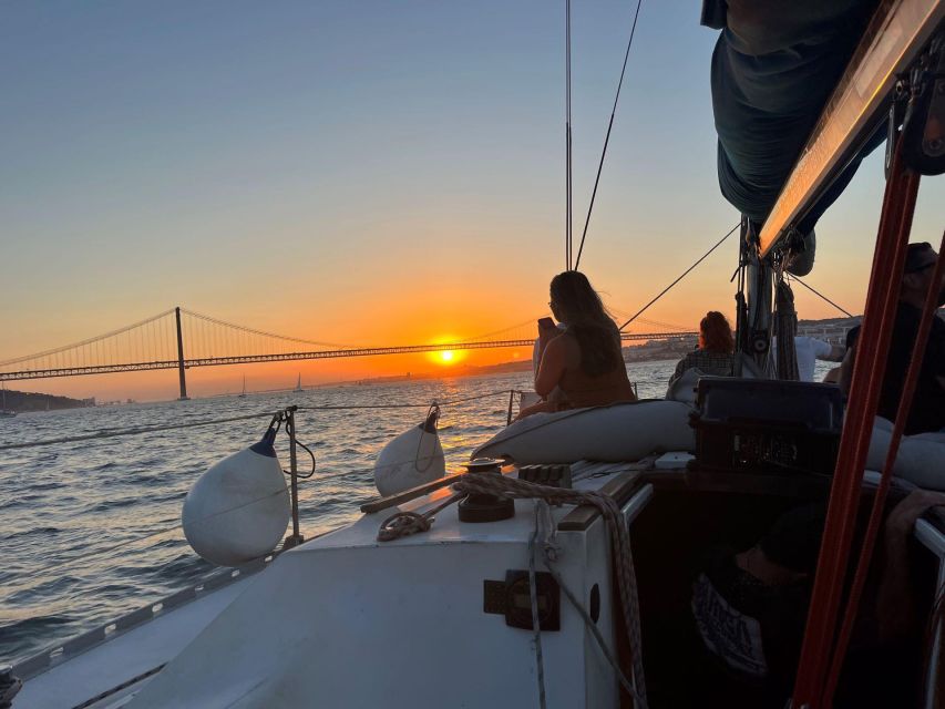 Lisbon Sunset Sensations 2h Cruise - The Hosting Team and What the “Professional Sailors” Feel Like