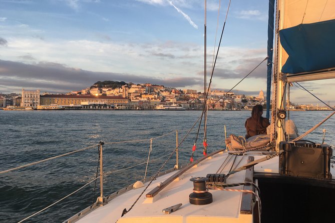 Lisbon Sunset Sensations on a Private Sailing Boat with wine&snacks - Where you meet and how to show up without stress