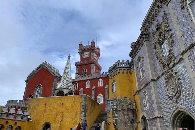 Lisbon Super Saver: 2-Day Sintra, Cascais, Fatima, Nazare and Obidos Small-Group Day Trips - Óbidos: medieval walls, ginja tasting, and the castle steps reality