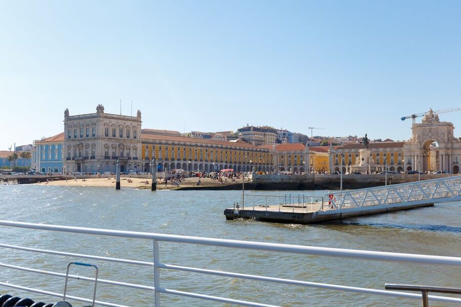 Lisbon: Tagus River Cruise With Brunch - Deck Comfort, Seat Rules, and Getting the View