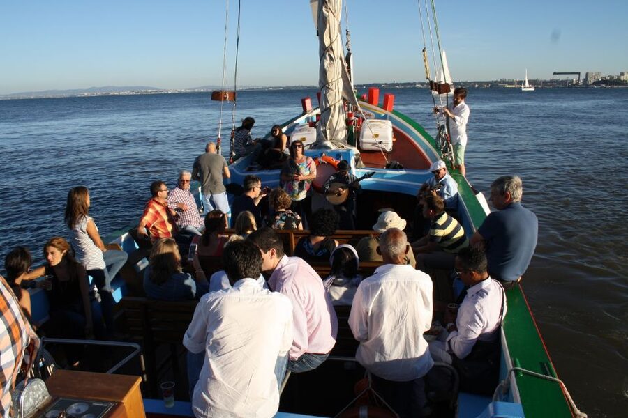Lisbon: Tagus River Sunset Cruise in a Traditional Vessel - Comfort and packing: wind is the real tour guide