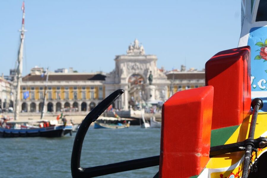 Lisbon: Tagus River Sunset Cruise in a Traditional Vessel - Ribeira das Naus to Praça do Comércio: seeing Lisbon in motion