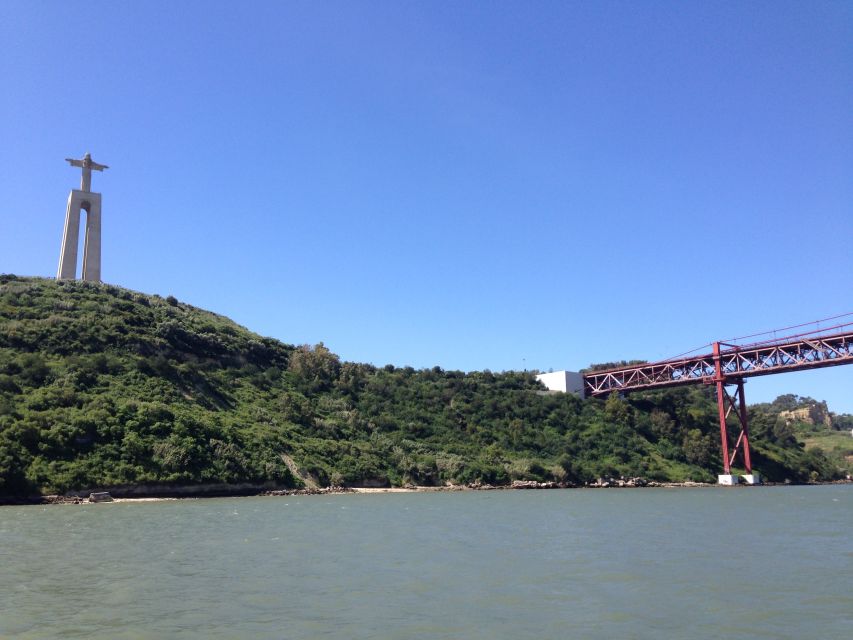 Lisbon: Tagus River Yellow Boat Cruise - The Route: Terreiro do Paço Out to the 25th April Bridge
