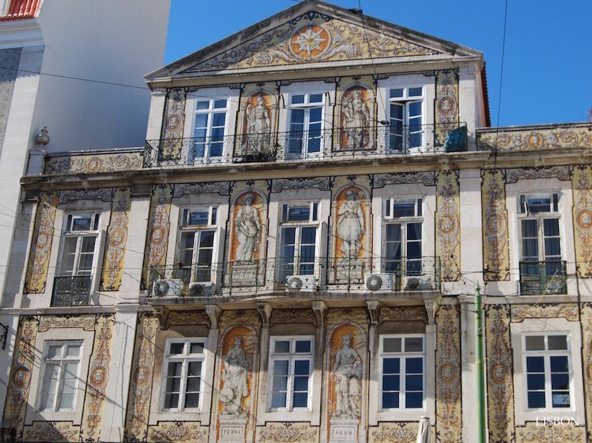 Lisbon Tiles and Tales: Full-Day Tile Workshop and Tour - Lunch options you control, with Sesimbra as a solid default
