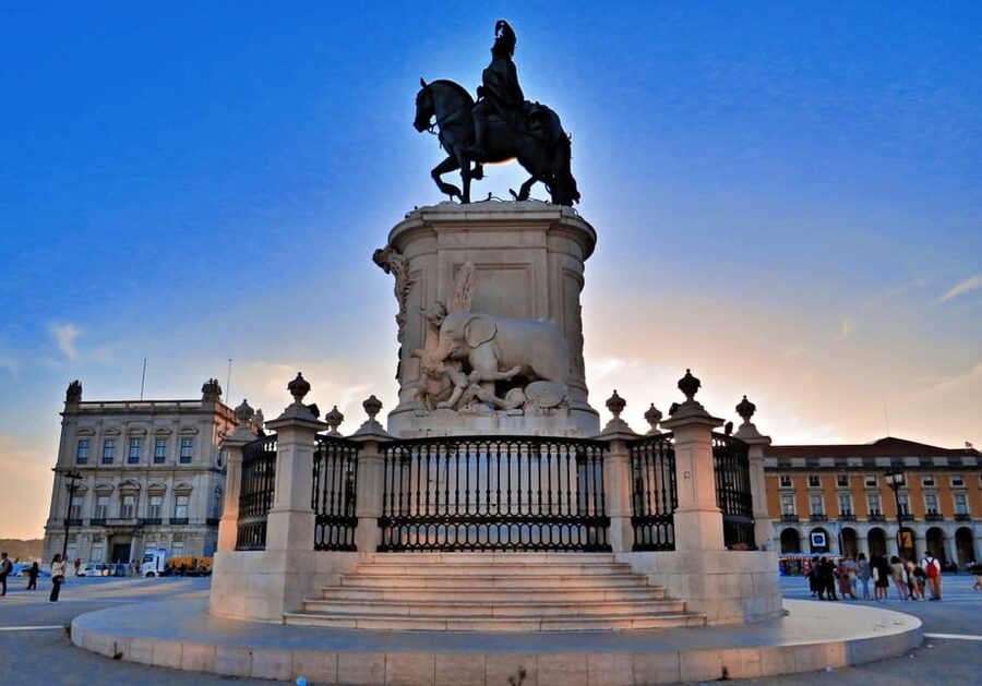 Lisbon to Porto with Óbidos-Nazaré-Fátima-Coimbra-Aveiro - How to get the most from each stop with only about an hour