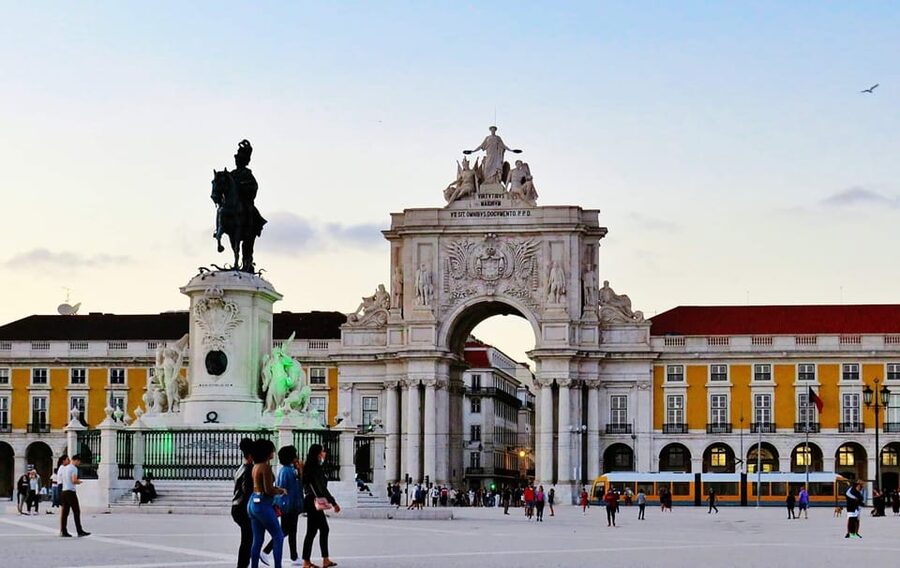 Lisbon to Porto with Óbidos-Nazaré-Fátima-Coimbra-Aveiro - Coimbra: university streets for arts and culture lovers