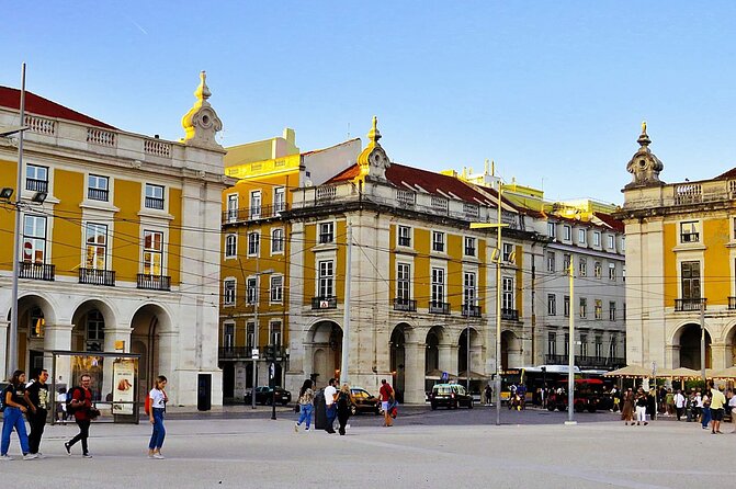 Lisbon to Porto with stop Aveiro-Fátima-Coimbra-Tomar-Nazaré-Óbidos - Coimbra: city center and university vibes in a tight hour