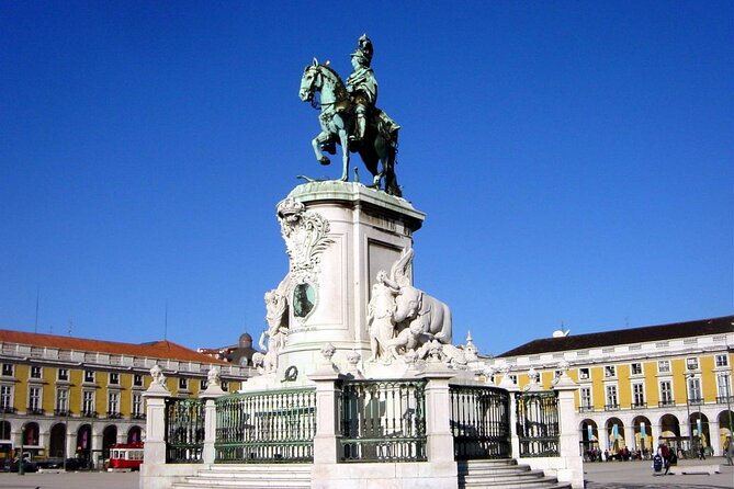Lisbon to Porto with stop Aveiro-Fátima-Coimbra-Tomar-Nazaré-Óbidos - Aveiro: canals, regional sweets, and the moliceiro option