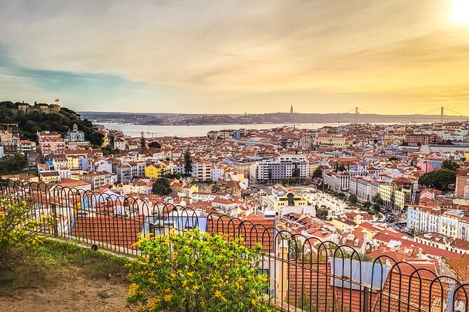 Lisbon tour Oldtown & Viewpoints on a tuktuk - Key things I’d focus on before you go