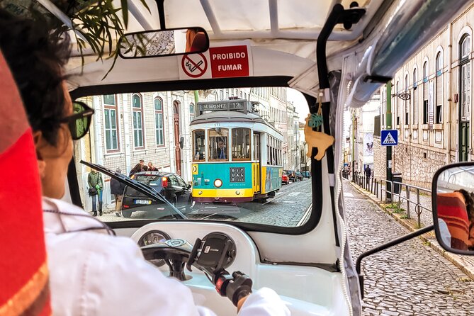 Lisbon tour Oldtown & Viewpoints on a tuktuk - Tuktuk Pickup and How This 1.5-Hour Plan Feels