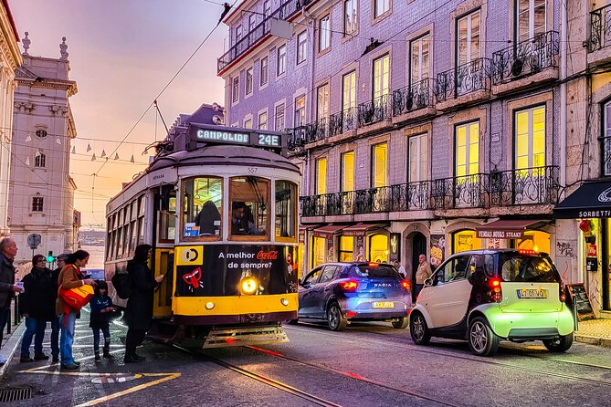 Lisbon tour Oldtown & Viewpoints on a tuktuk - Alfama on Foot: Narrow Streets, Laundry Lines, and Fado Atmosphere