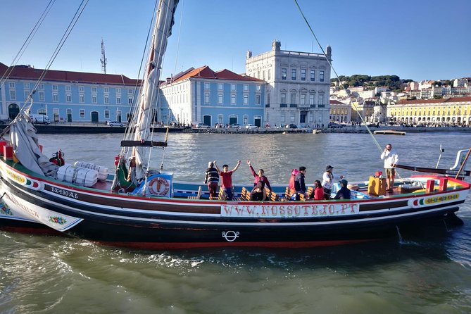 Lisbon Traditional Boats - Express Cruise - 45min - Landmarks you pass: São Jorge Castle, Alfama, and big bridge viewpoints
