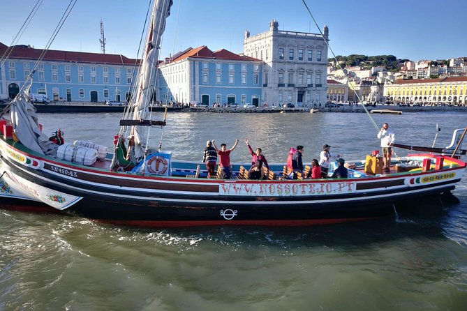 Lisbon Traditional Boats - Guided Sightseeing Cruise - Live commentary in English, and how to get the most from it