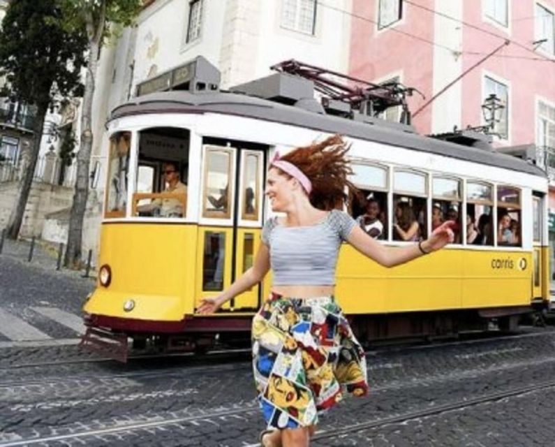 Lisbon: Tram 28 Entry Ticket & Audio Guide with 24-Hour Pass - Using your 24-hour pass to keep the day moving
