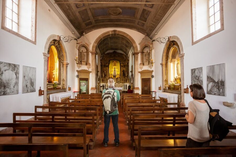 Lisbon Tram No. 28 Ride & Walking Tour - Fado in small bars and cafés: how to listen with better context