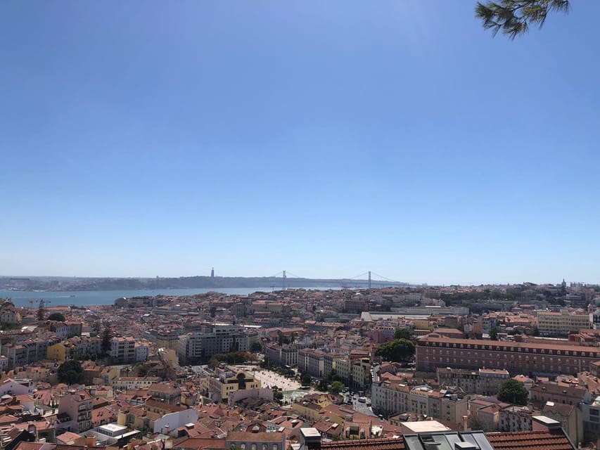 Lisbon: Tuk Tuk 1H30 Tour Old Town Complete with a Old Timer - Key highlights worth your attention
