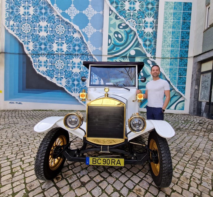 Lisbon: Tuk Tuk 1H30 Tour Old Town Complete with a Old Timer - An old timer tuk tuk that gets you oriented fast in Lisbon