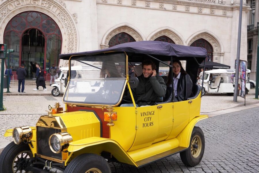 Lisbon: Tuk Tuk City tour with vintage car - Alfama in about 1 hour: the quickest way to feel the neighborhood