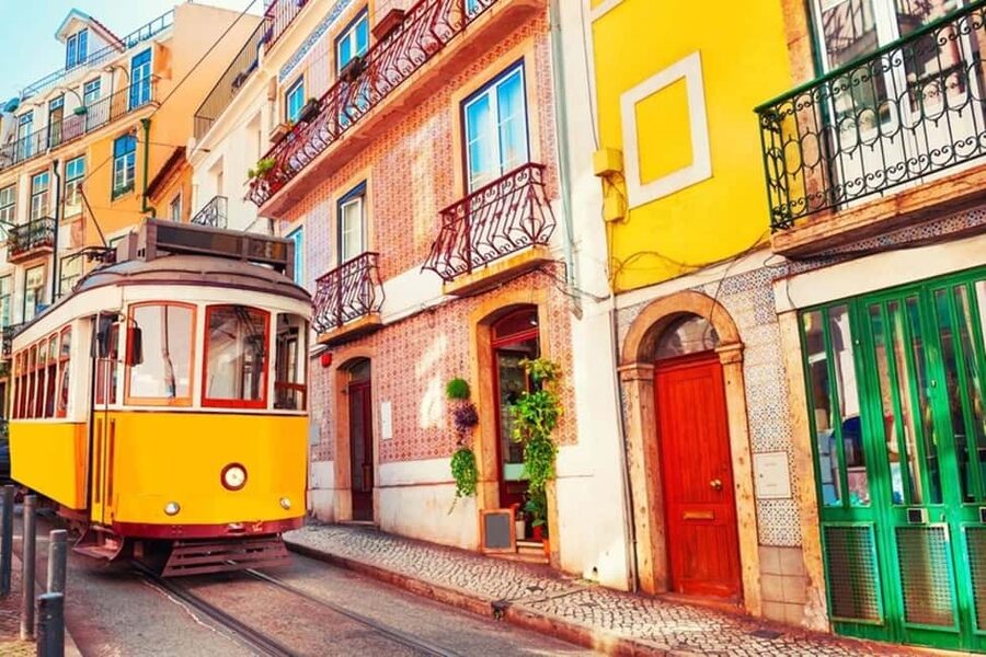 Lisbon: Tuk-Tuk Tour Historical Alfama old town private tour - Key things to know before you hop in
