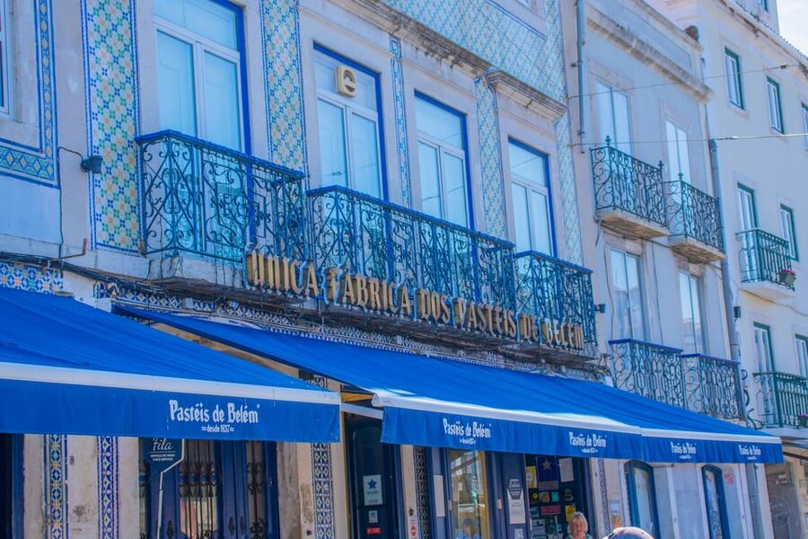 Lisbon: Tuk-Tuk Tour in French or German w/True Local Guide - Price and value: $106 for up to 2 people, what you’re really buying