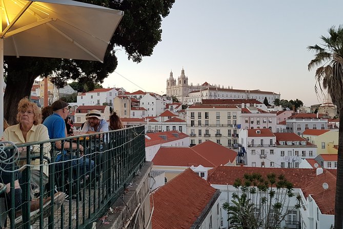 Lisbon Viewpoints Tuk Tuk Tour - Miradouro São Pedro de Alcântara: big views, quick hit