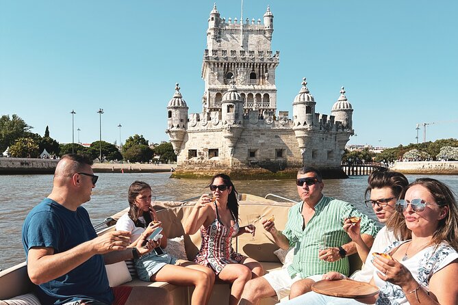 Lisbon – Vinho Verde Wine Premium Boat Experience - Praça do Comércio, Arco da Rua Augusta, and Alfama on the Horizon