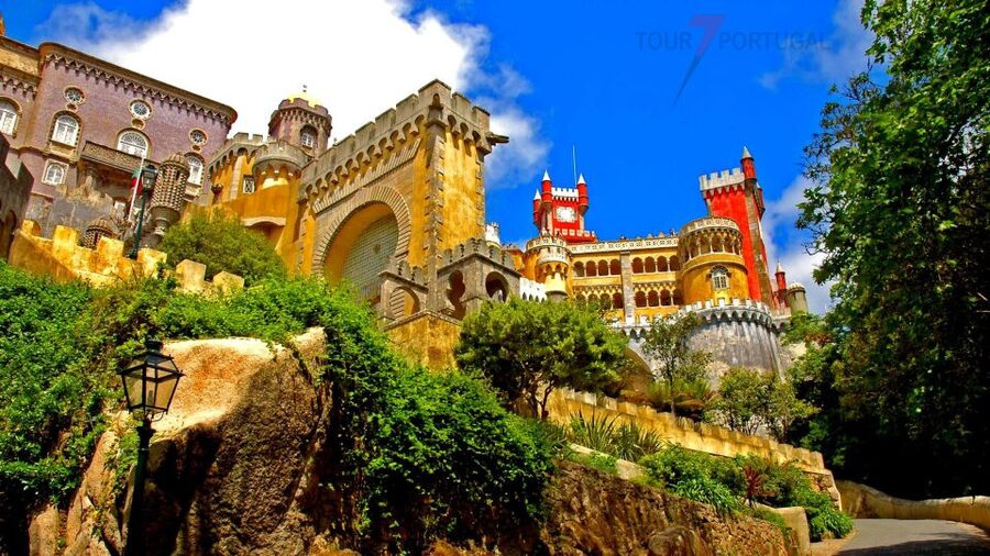 Lisbon: Visit Pena Palace, Regaleira, Cabo da Roca & Cascais - Cascais: Finish With a Seaside Stroll and a Real Dinner Plan