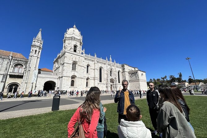 Lisbon Walking Tour - Discover Belém and the Discoveries Age - Belém Garden and the Thai Pagoda, a surprising cultural detour