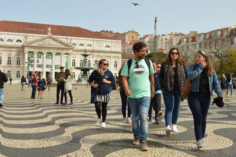 Lisbon: Walking Tour in the Center (Max 12 Participants) - Alfama viewpoints, Lisbon tiles, and the finish at Arco de Rua Augusta
