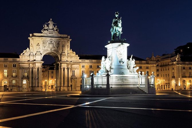 Live Fado Private Tour in Lisbon with Dinner - Avenida da Liberdade and the River: Getting Oriented Without the Stress