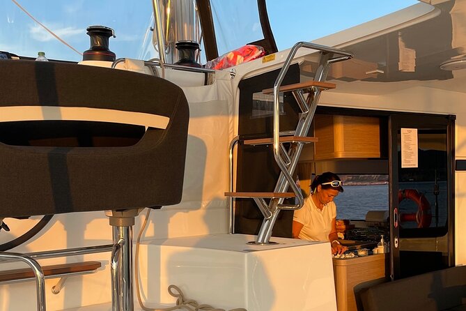 LUXURY Catamaran Sunset and Wine cruise - Cordoaria Nacional and Palacio Nacional da Ajuda: old Lisbon from the edge
