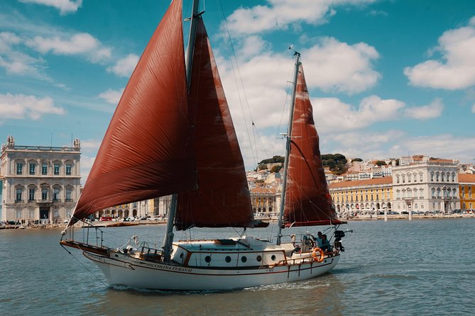 Marriage proposal on a Vintage Sailboat - Photo and comfort tips that actually help on the Tagus