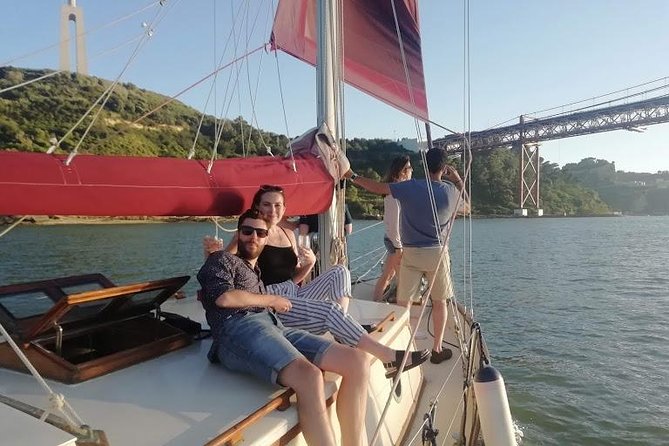 Marriage proposal on a Vintage Sailboat - Who this Lisbon sailboat proposal tour is best for