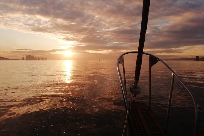 Marriage proposal on a Vintage Sailboat - Should you book this marriage proposal vintage sailboat on the Tagus?