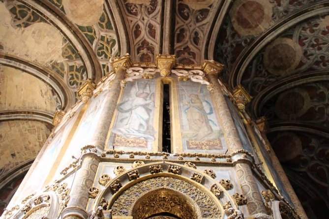 Medieval Knights Templar and Alcobaça Private Day Trip from Lisbon - Alcobaça town time and the castle stop: how to use 45 minutes well