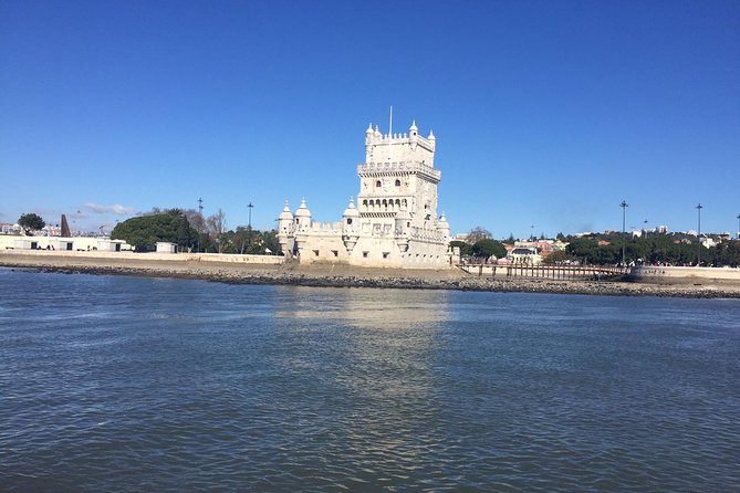 Morning Sailing Tour in Tagus River from Lisbon - Stop 4: the Golden Gate lookalike, April 25 Bridge from the deck