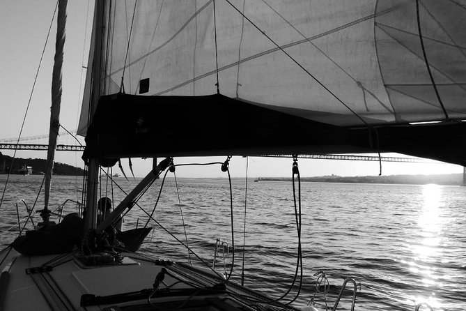 Morning Sailing Tour in Tagus River from Lisbon - Where the cruise starts, and why the meeting point matters