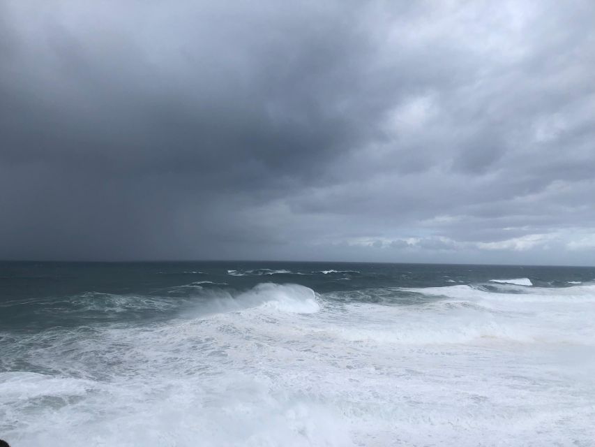 Nazaré: Big Wave Capital & Medieval Óbidos tour from Lisbon - Lunch and free time in Nazaré: how to use your 1.5 hours