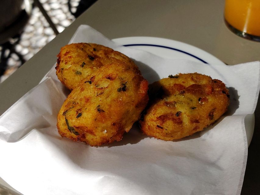 No Diet Club - Unique food tour in Lisbon with many Tastings - Meeting at Quiosque de Sao Paulo and Getting Oriented Fast