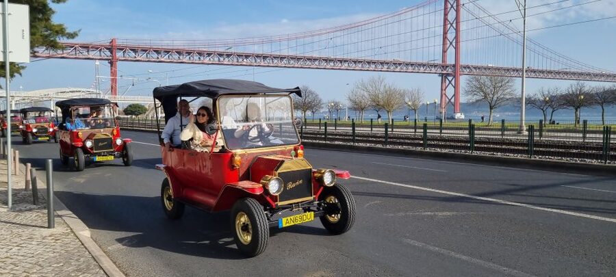 Nostalgic Lisbon Tuk Tuk Tour: Hidden Gems - Jerónimos Monastery and Manueline details without rushing