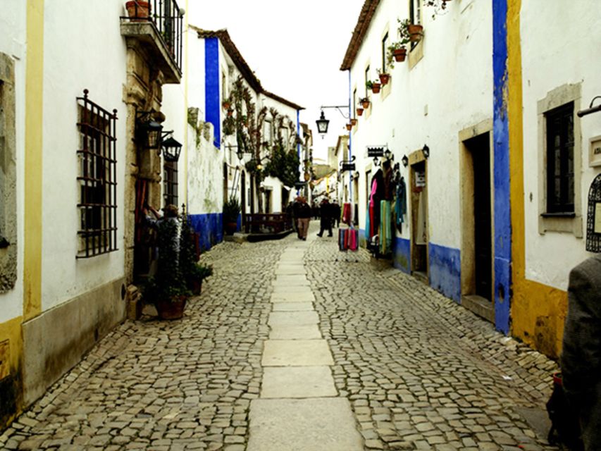 Óbidos, Nazaré & Alcobaça: Private Trip by Car - Private guide energy: conversation beats being rushed