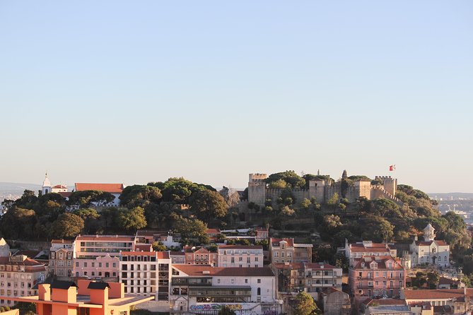 Old Lisbon: Alfama and Sao Jorge neighborhood 3-Hour Walking Tour - How the guide keeps the day moving, even with steps and cars
