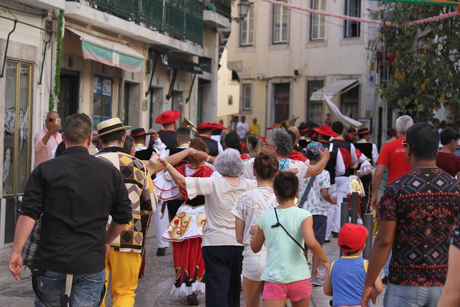 Old Lisbon: Alfama and Sao Jorge neighborhood 3-Hour Walking Tour - Lisbon Cathedral, Portas do Sol, and why the views feel earned