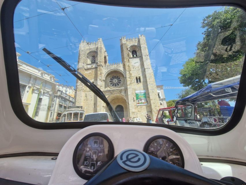Old town of Lisbon on board of a tuk tuk- 1hour - National Pantheon of Santa Engrácia, plus São Vicente de Fora and Roman-era stories