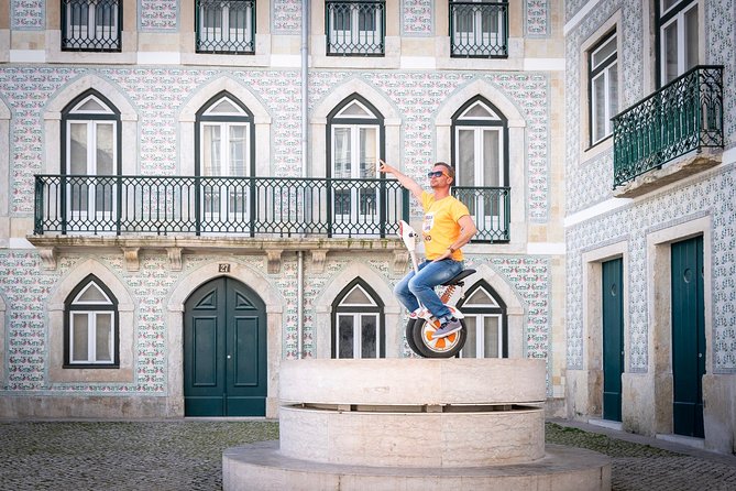 Old Town Sitway Tour - The “unique building” moment on your route