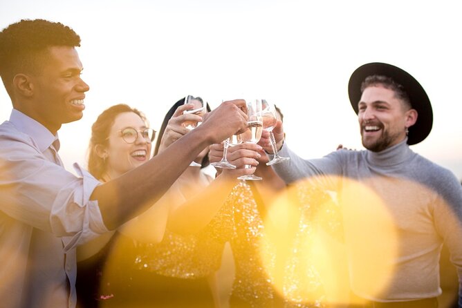 Party on board 2-hour cruise with DJ and open bar - Monument to the Discoveries area and Infante D. Henrique views