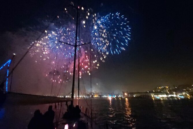 Passing the Year in a Boat with Champagne and Fireworks - Why this Lisbon New Year’s boat party feels different